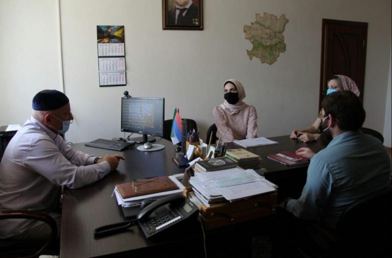 В Институте развития чеченского языка и истории состоялось совещание с коллективом ЦОИТ «ЧЭШ»